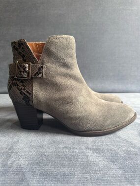 Vionic Naomi Women’s Snake Skin Suede Heeled Ankle Booties SZ 8.5 Zip Up Moto